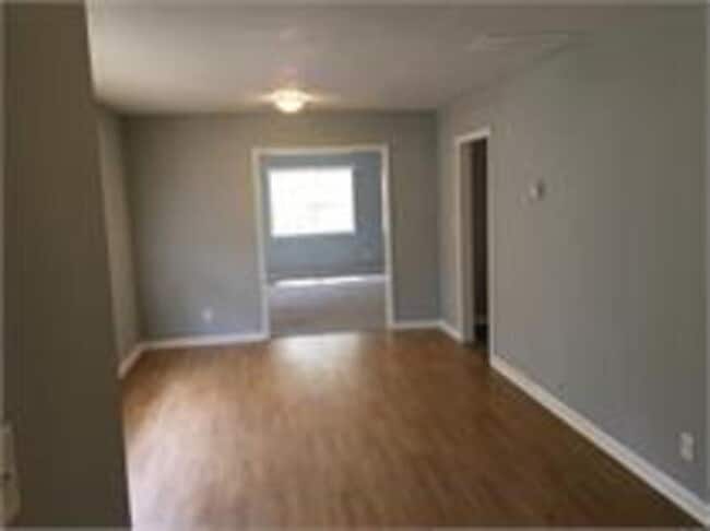 Building Photo - 805 Pamela Dr