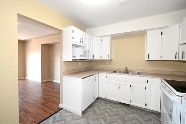 Building Photo - 3 bedroom in Prince George BC V2L 2V7