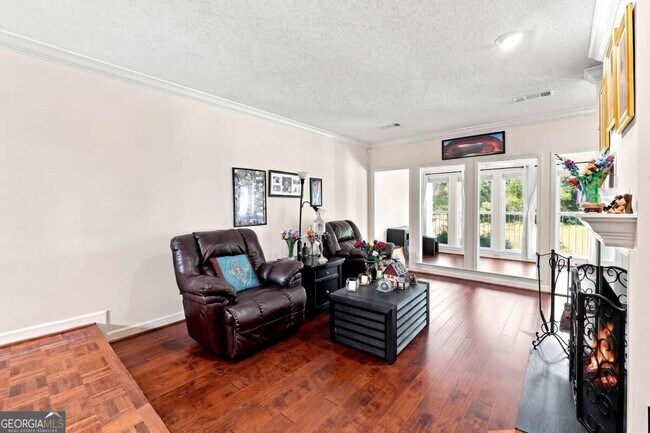 Foto del edificio - 3924 Ashford Lake Ct NE