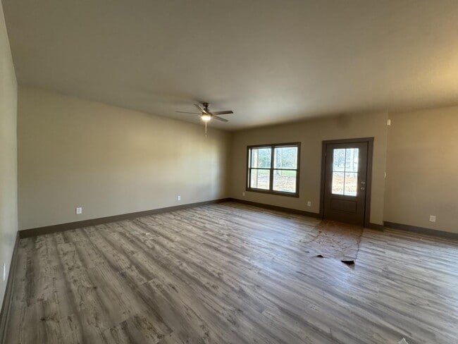 Building Photo - 50 Richardson St