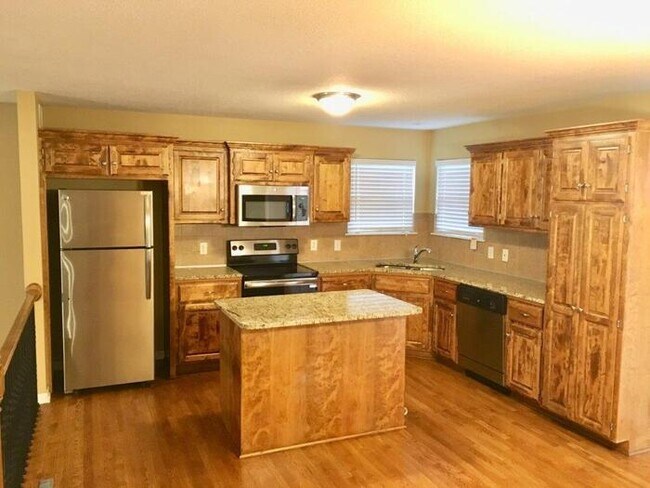 Building Photo - 16423 Richmond Ct