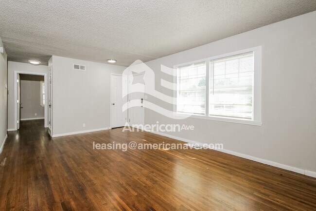 Building Photo - 875 E 53rd St N