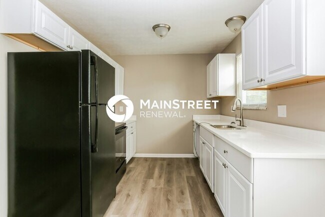 Building Photo - 3 Bedroom Pet-Friendly Home in Columbus, OH with Main Street Renewal