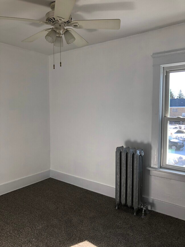 2nd bedroom - 3115 Peach St