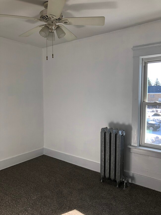 2nd bedroom - 3115 Peach St