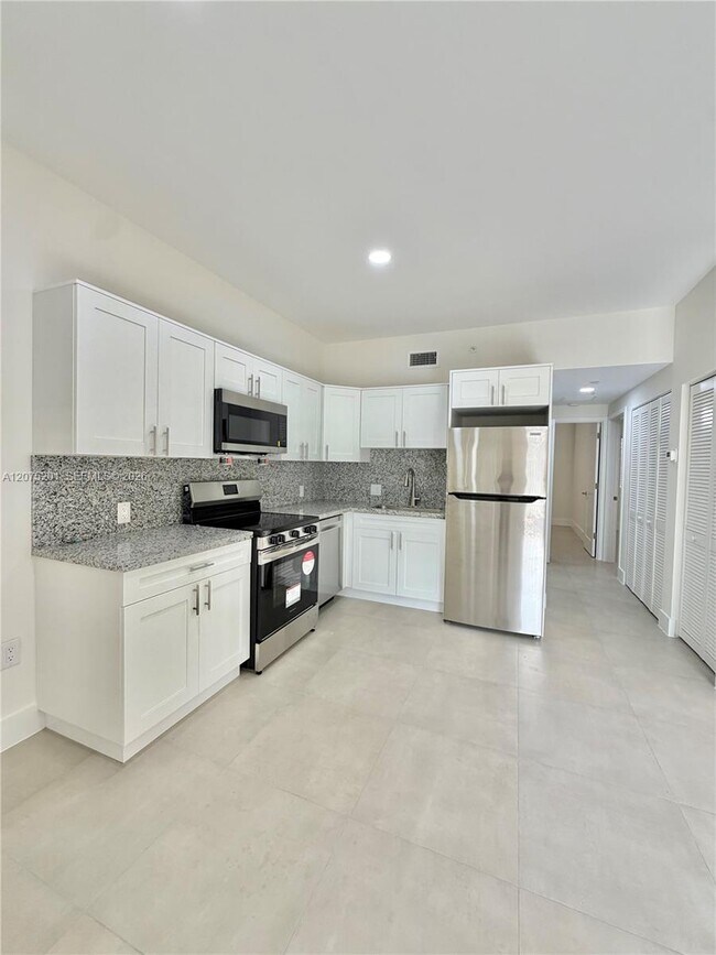 Foto del edificio - 310 E 7th St