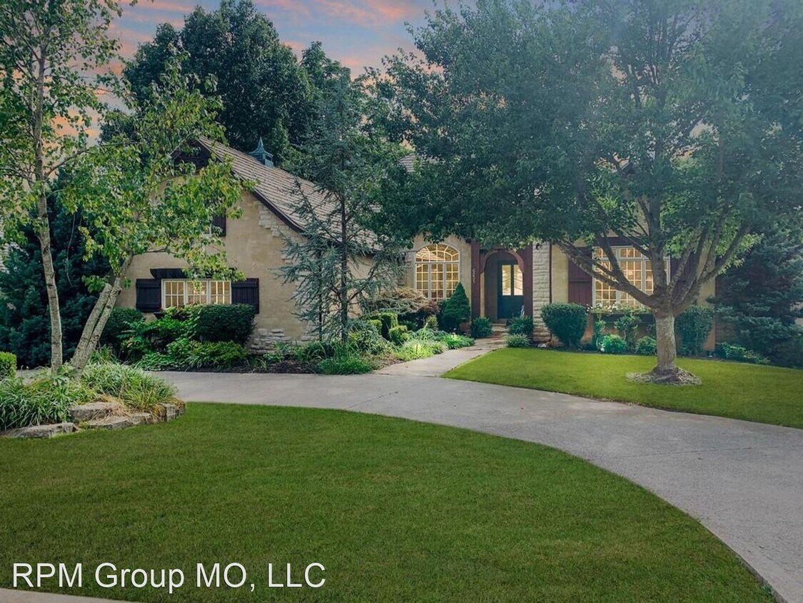 Primary Photo - 4 br, 5 bath House - 6251 S. Riverglen Rd.