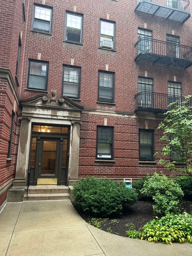 Building Photo - 36 Linnaean St