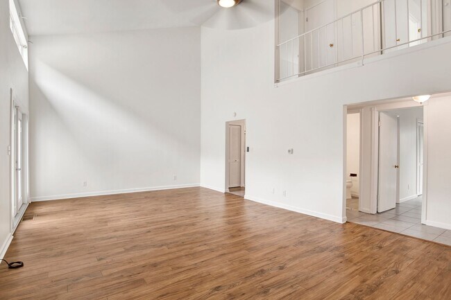 Foto del edificio - Freshly Renovated Townhome near Perdido Ba...