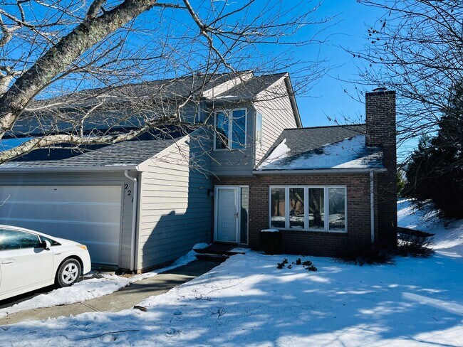 Foto del edificio - 3 Bedroom, 3 Bath Two-Level Townhouse