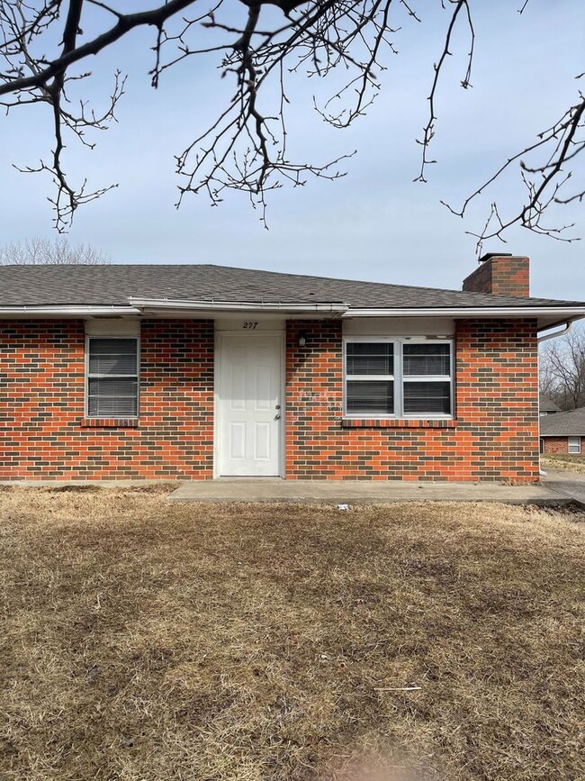 Building Photo - 295 Chris Dr