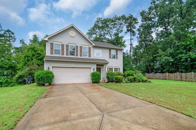 Building Photo - Spacious 4-Bedroom Home with Sunroom, Deck...