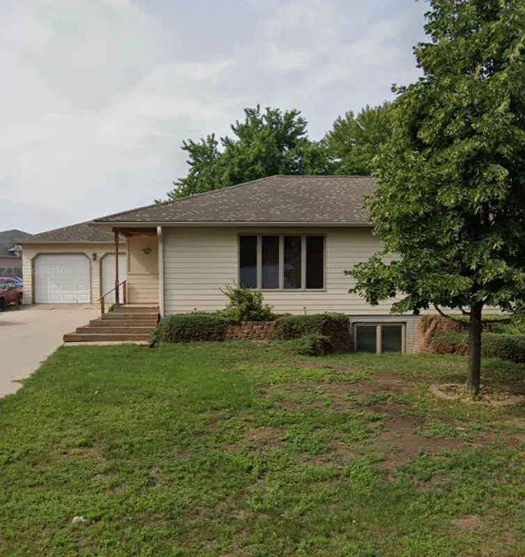 1409 E Rushmore Dr, Brandon, SD 57005 House Rental in Brandon, SD