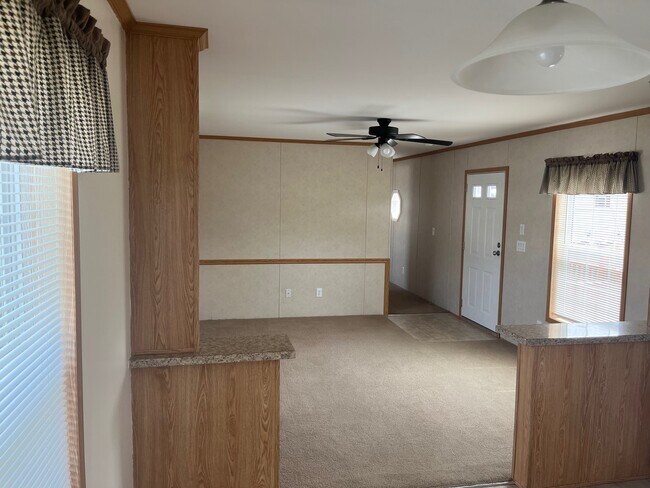 Building Photo - 14 Greenway Dr