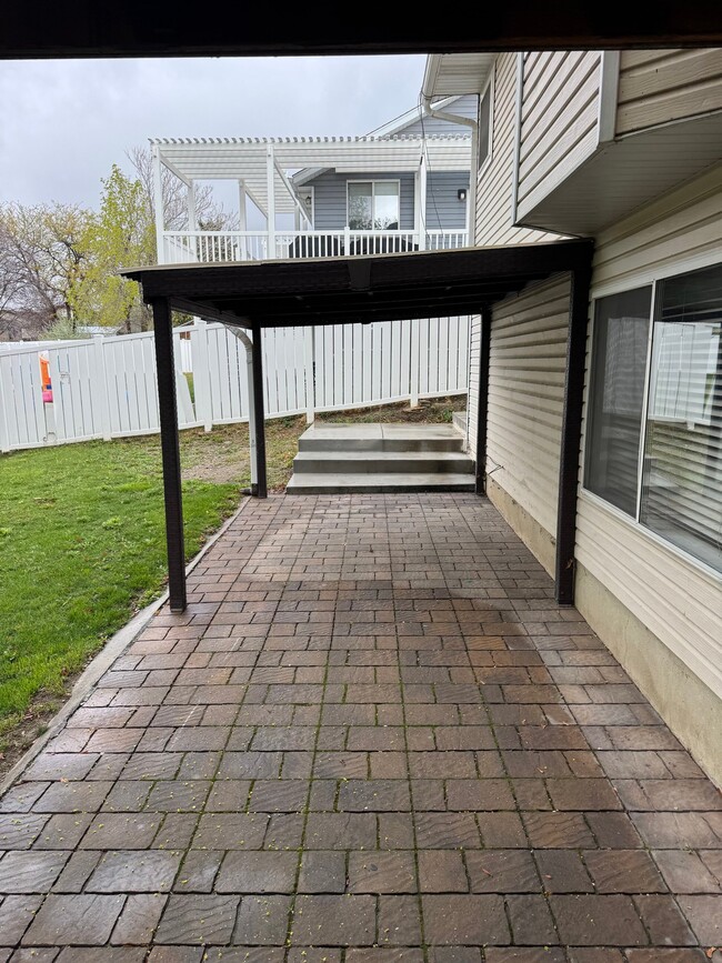 Building Photo - 595 N 1200 E