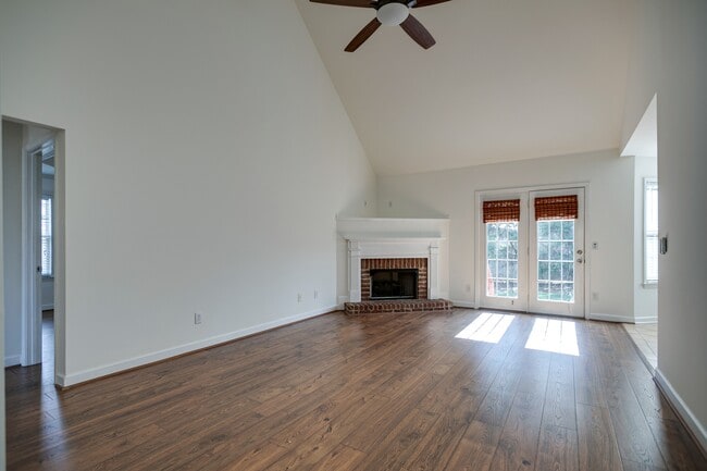 Foto del edificio - 1105 McDonough Cir