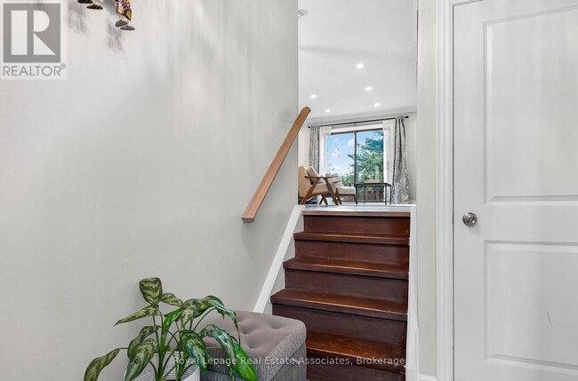 Building Photo - 1 - 1536 SIXTH LINE