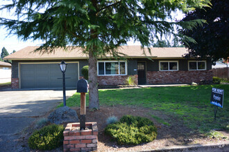 Building Photo - 5809 NE 91st Ave
