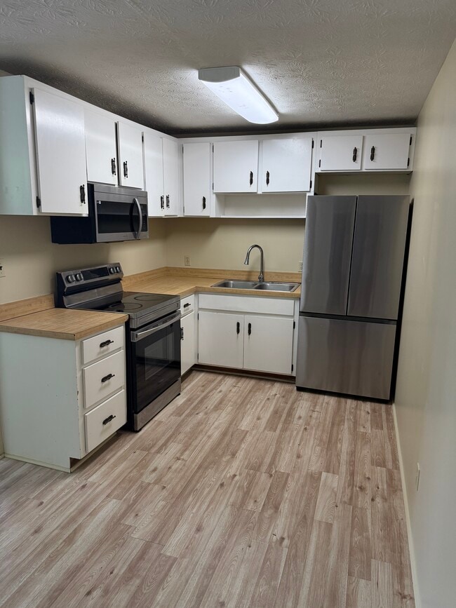 Building Photo - 2106 W Elm St