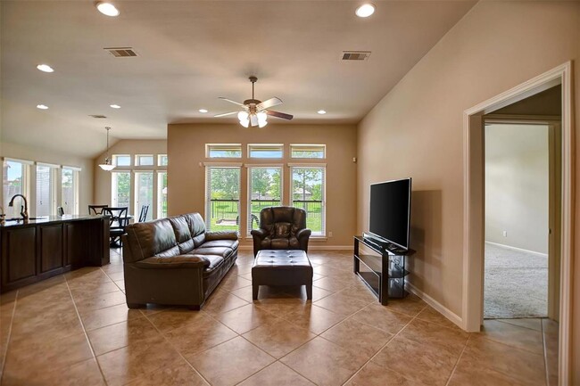 Foto del edificio - 13305 Highland Lake Ln