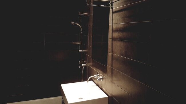 Foto del edificio - Amazing 1 bedroom 1 bath Condo on the Green Line Professionally Managed Heat Included