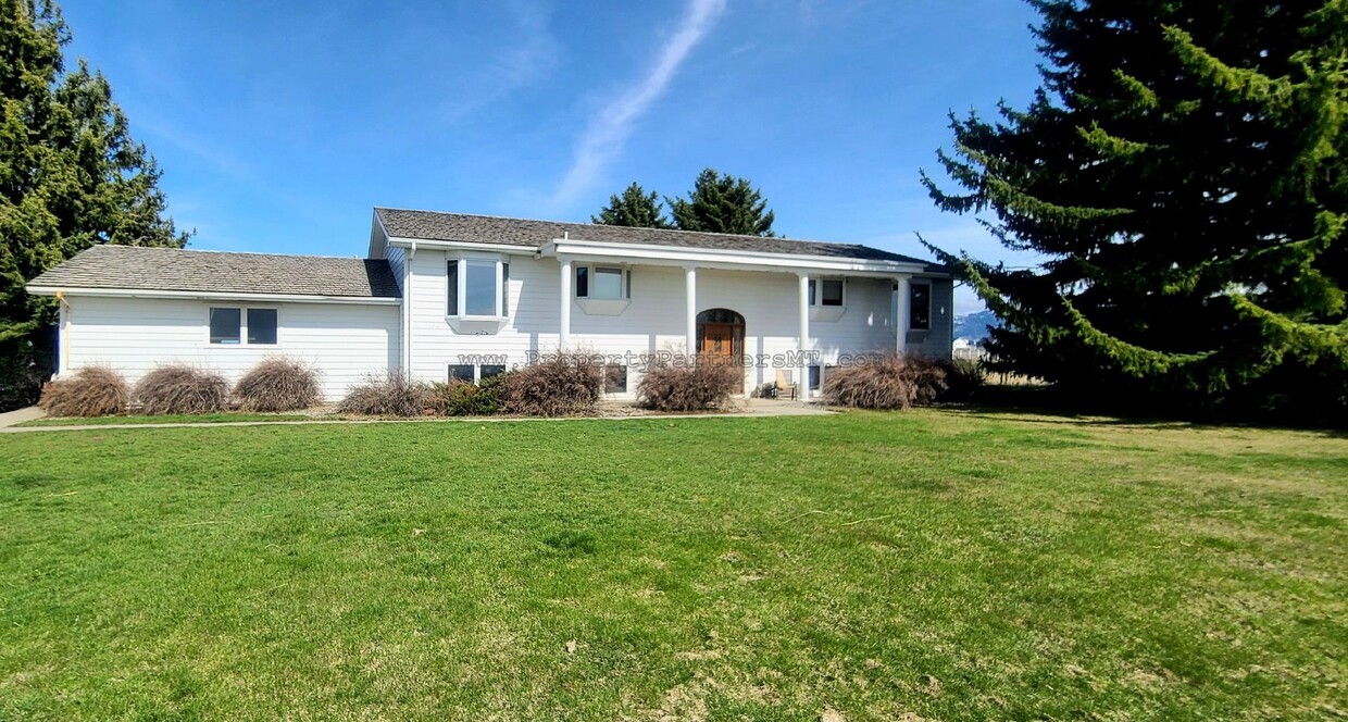 Foto principal - This is a beautiful Farmhouse on 5 Acres.