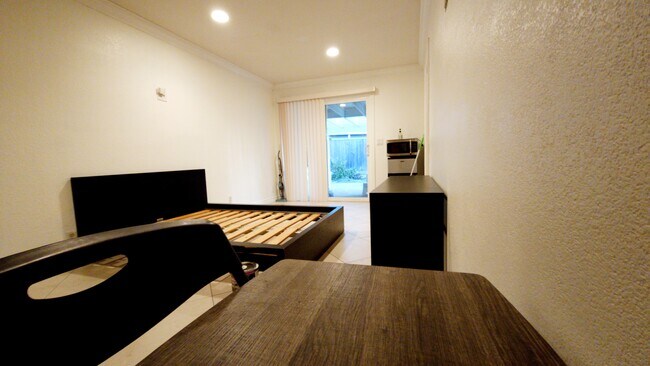 Foto del edificio - 2744 E Bennett Ave