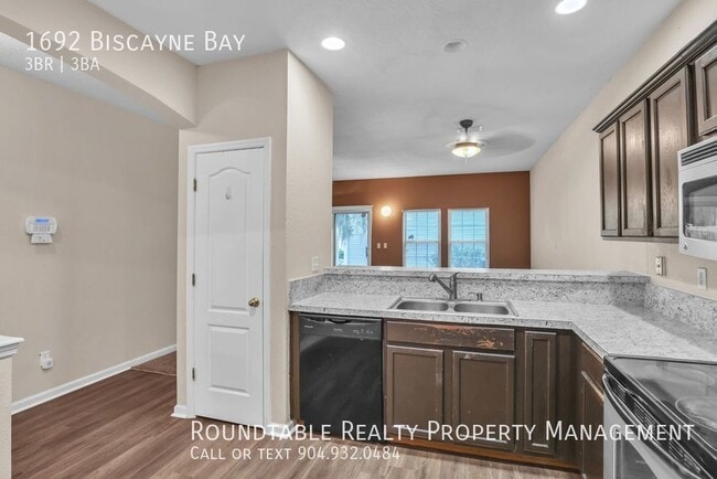 Building Photo - 1692 Biscayne Bay Cir