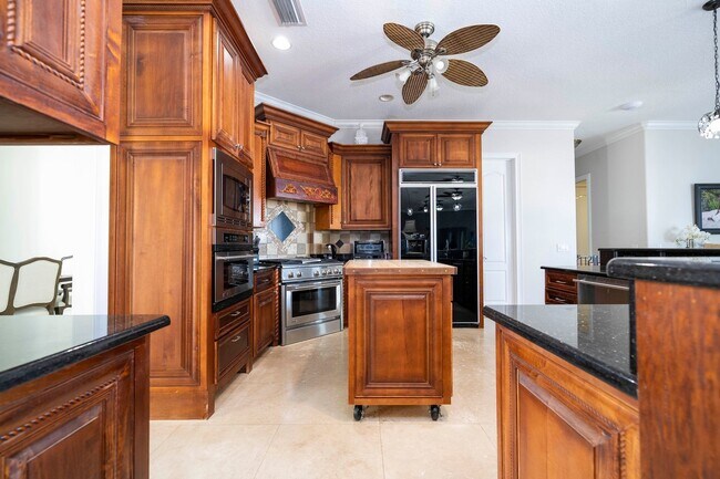 Building Photo - GORGEOUS SINGLE FAMILY HOME!
