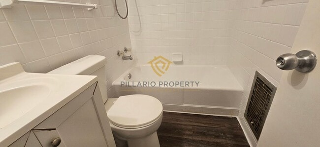Building Photo - Renovated 1 Bedroom at Campbell Apartments Near Downtown Available Now!