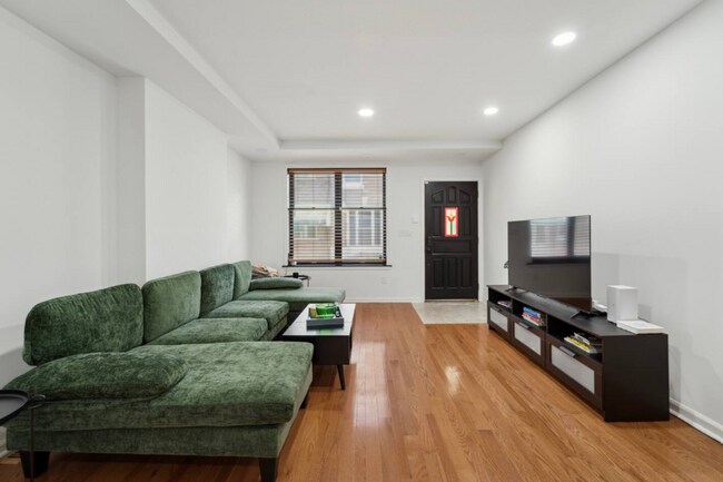 Foto del edificio - Newly Renovated Townhome in South Philadelphia! Available NOW!