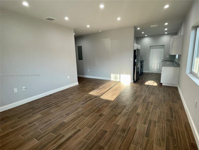 Foto del edificio - 4721 NW 15th Ct