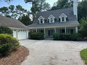 Building Photo - 7 Interlochen Dr