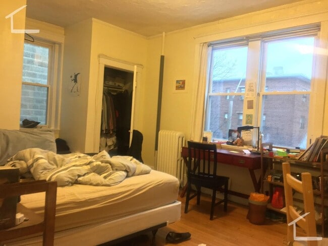 Photo - Great location in Brookline for BU... 2 bed 1 bath!! Apartment