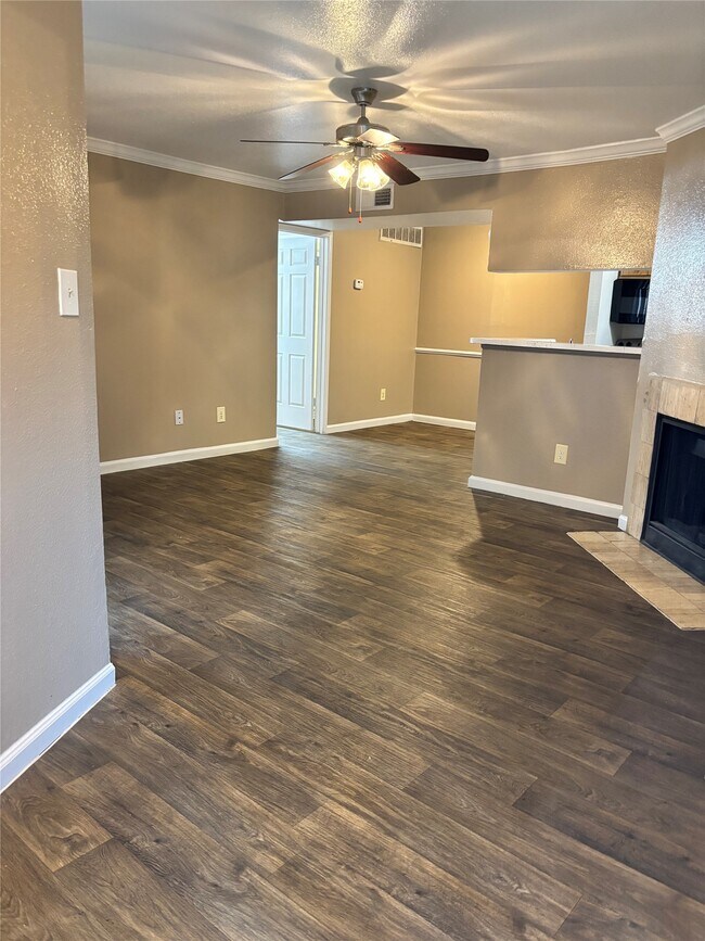 Building Photo - 8110 Creekbend Dr