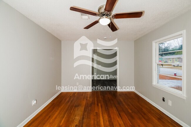 Foto del edificio - 300 Forestwood Dr