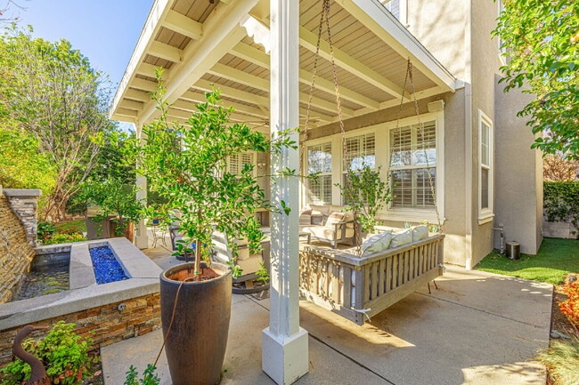 Foto del edificio - Refined Living in Bridgeport’s Bayview Enclave