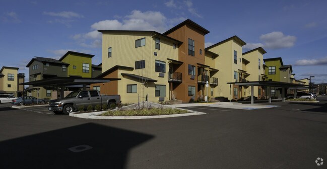 The Tennyson at Crescent Village Rentals Eugene, OR