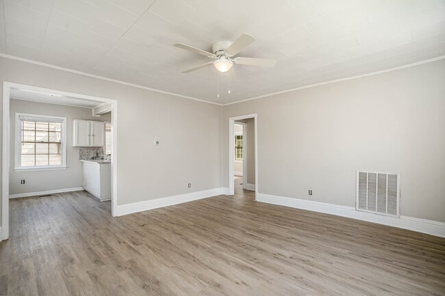 Building Photo - 617 W Garrison Blvd