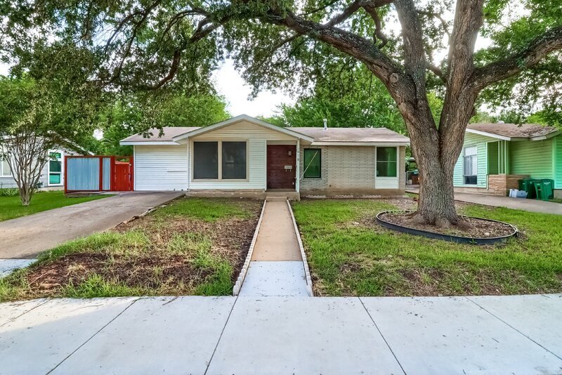 Primary Photo - 1418 Broadmoor Dr
