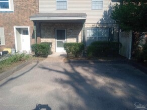 Building Photo - 728 N Fairfield Dr