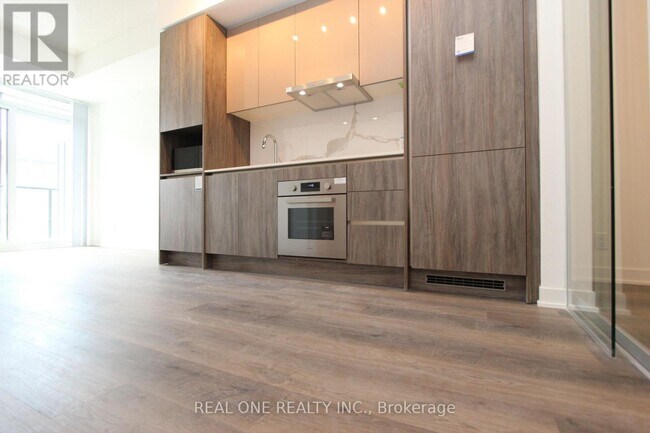 Photo du bâtiment - 180 Front St E