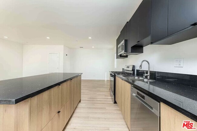 Foto del edificio - 2103 Burnside Ave