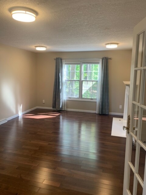 Foto del edificio - 5567 Crow Creek Rd
