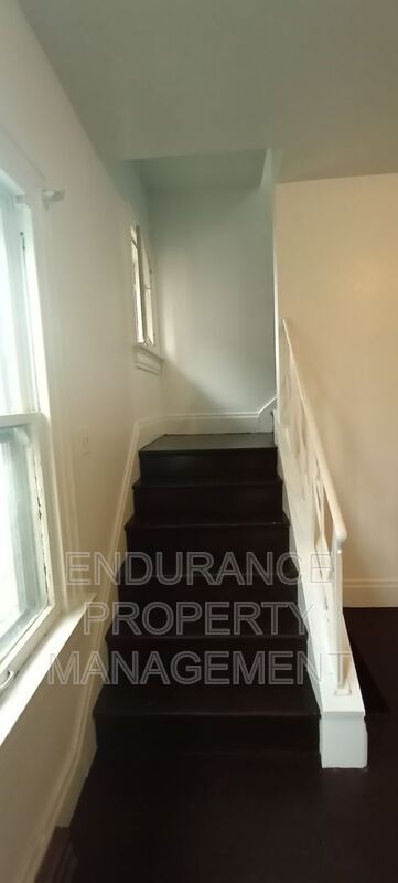 Foto del edificio - 46-48 Pinehurst Ave