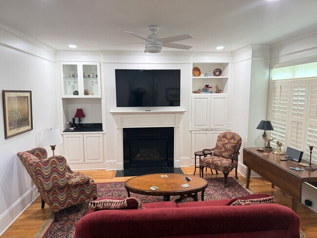 Building Photo - Furnished Davidson Townhome Two Blocks From Main Street Davidson - 6 To 18 Month Lease