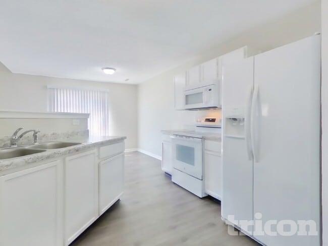 Building Photo - 4518 Redcliff S Ln