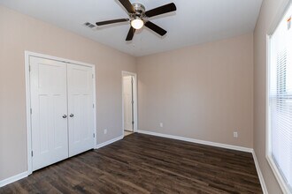 Building Photo - 696 Patriots Place