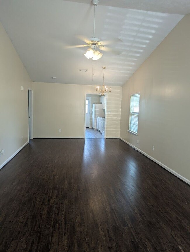 Foto del edificio - 2 Bedroom end unit