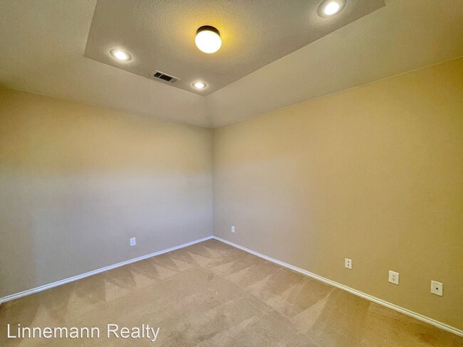 Building Photo - 3 br, 2 bath House - 400 Reservation Drive